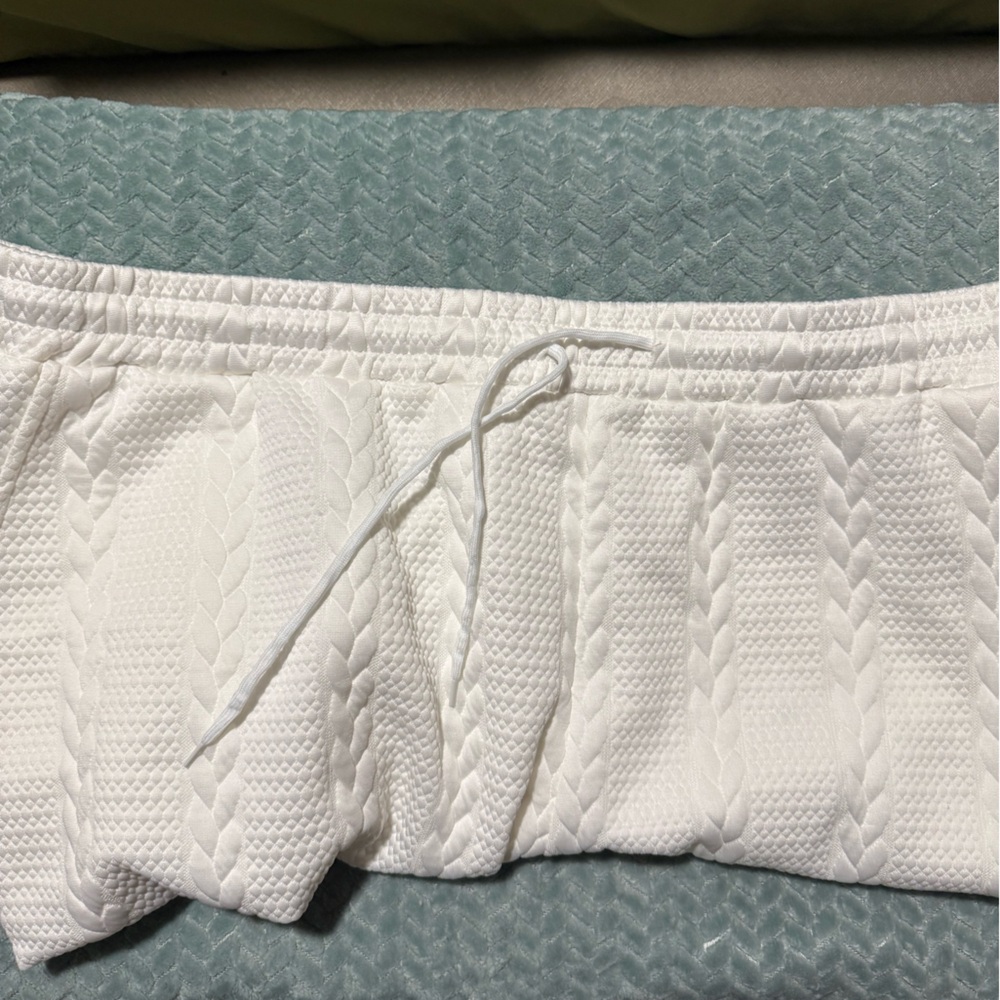 SHEIN White Textured Men Shorts